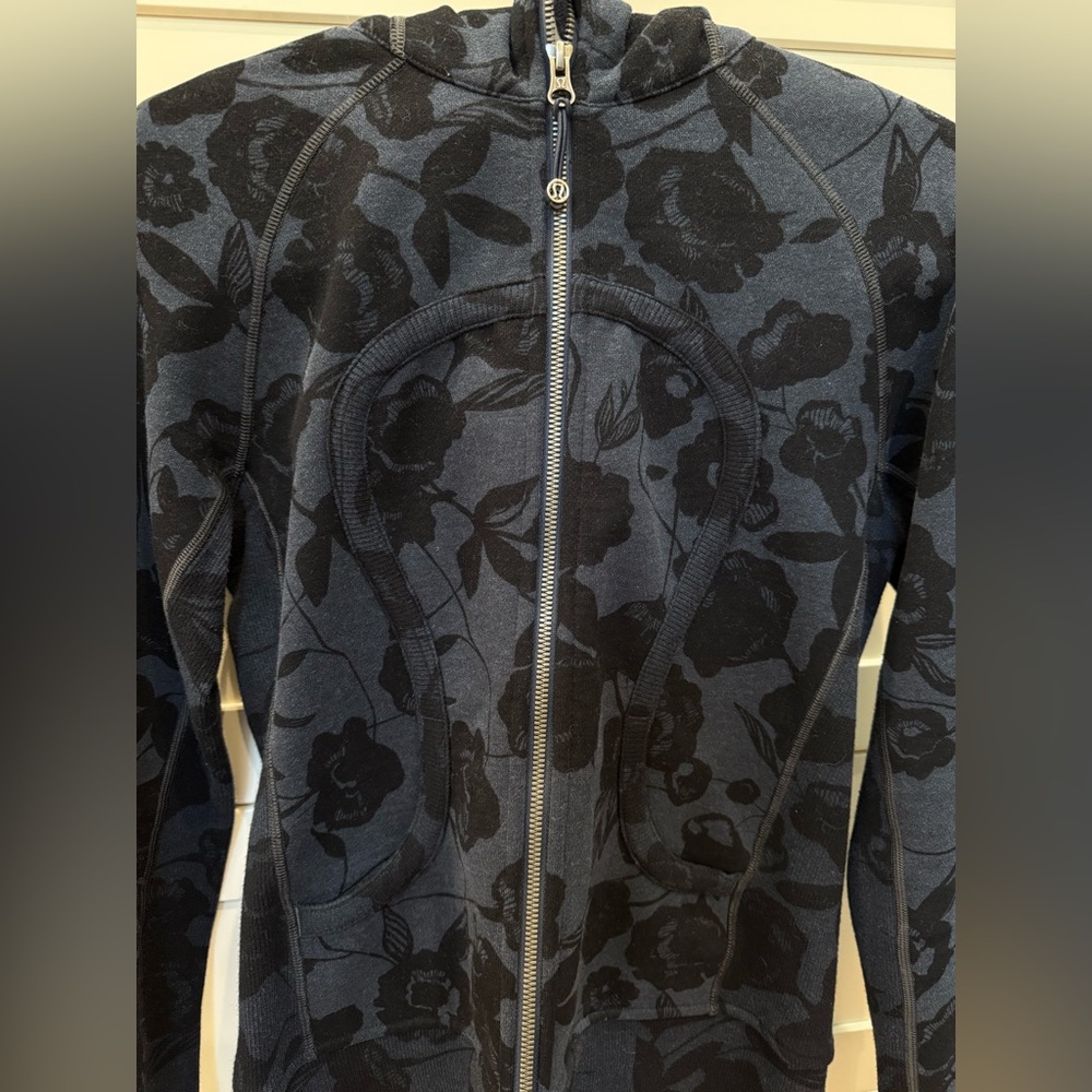 Lululemon jacket - Picture 2 of 4